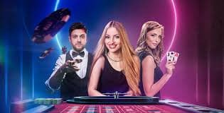 Người dùng chơi Bingo và Live Casino trên điện thoại tại m88a