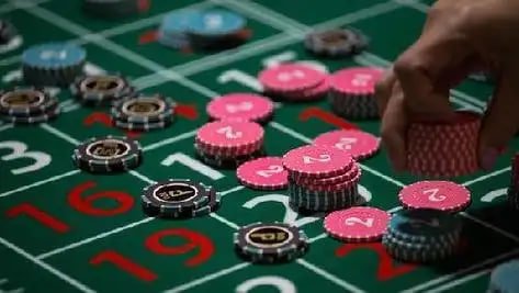 Người dùng Việt Nam chơi slot online trên điện thoại qua m88a